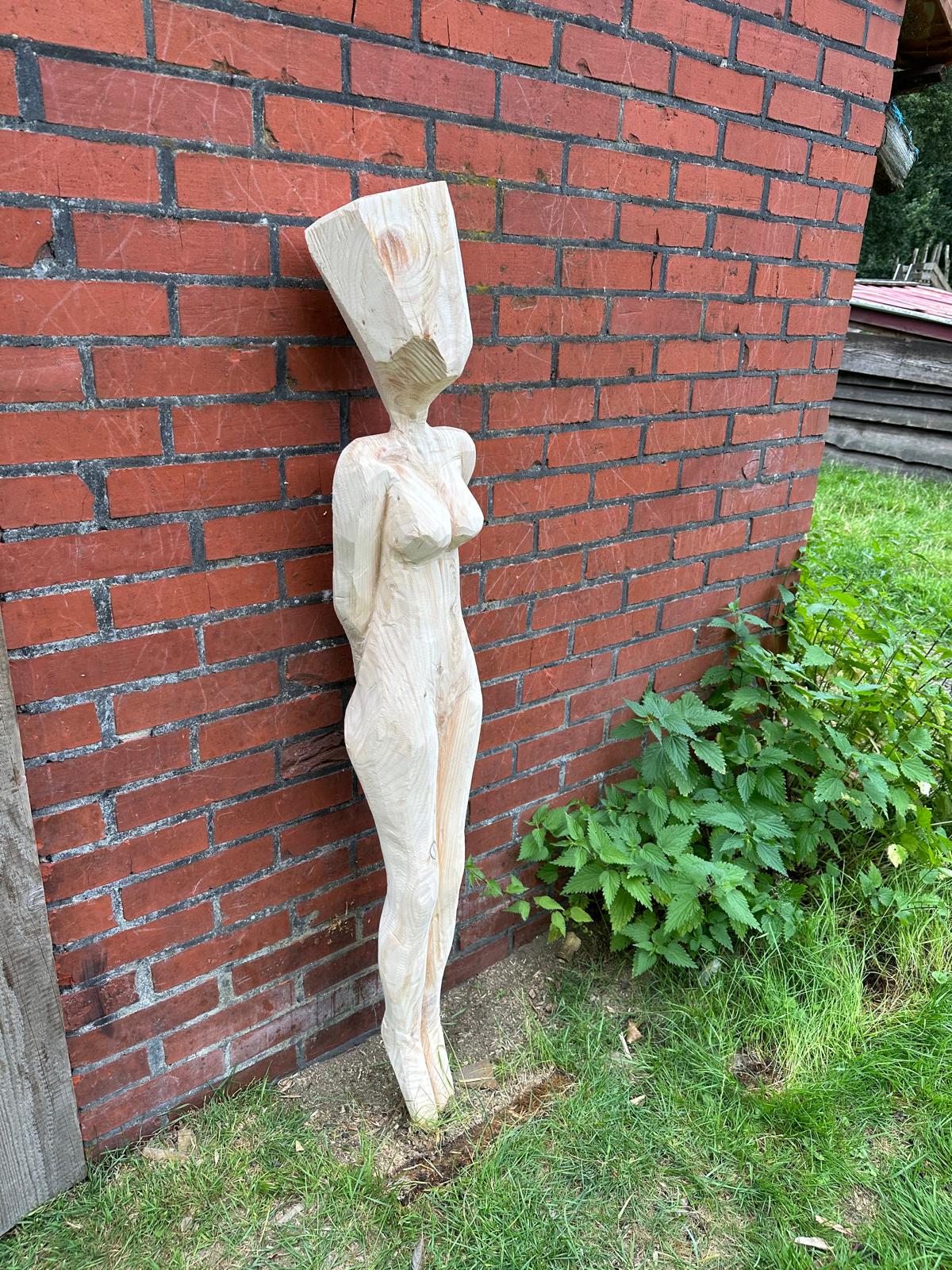Frauenskulptur
